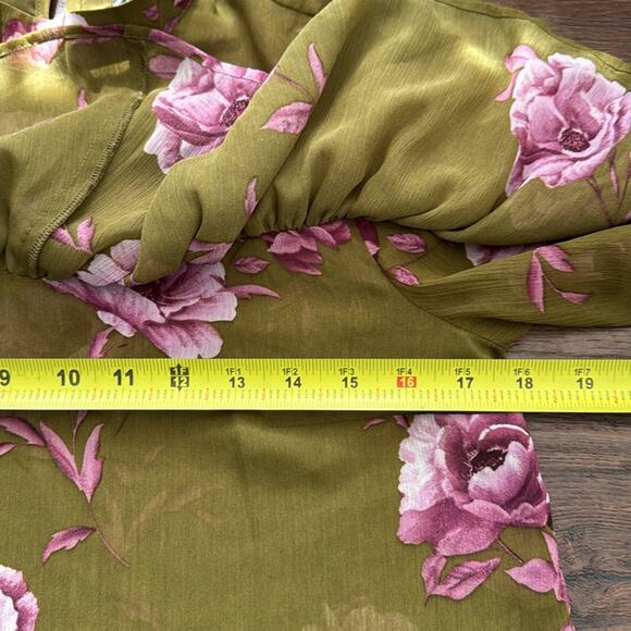 Forever 21 Pre loved gorgeous Floral Ruffle Top with long Sleeves. - Picture 9 of 10